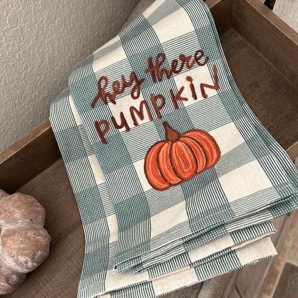 New!  Fall Farmhouse Autumn Harvest pumpkin towels set of two - Picture 4 of 8